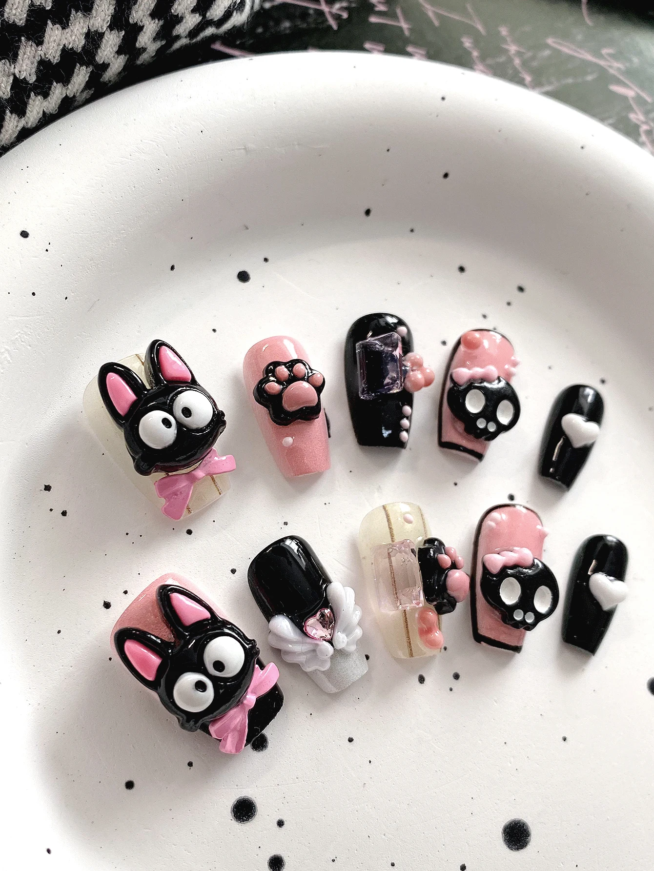 10 Pieces of Black Pink Cat Paw Skull Cartoon Handmade Fake Nails, Featuring a Cute and Cool Cartoon Style, Suitable for Jk Outfits, Everyday Campus Wear, Comic Conventions, Dates, Sweet and Cool Y2K Outfits, and Cartoon-Themed Accessories