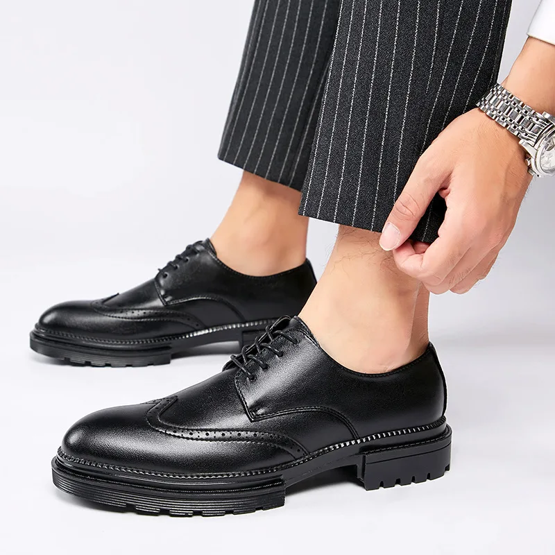 2024 New Year's Casual Carved Blok Leather Men's Formal Business Soft Soled Comfortable Youth Single Shoes Men Flats мужская обу