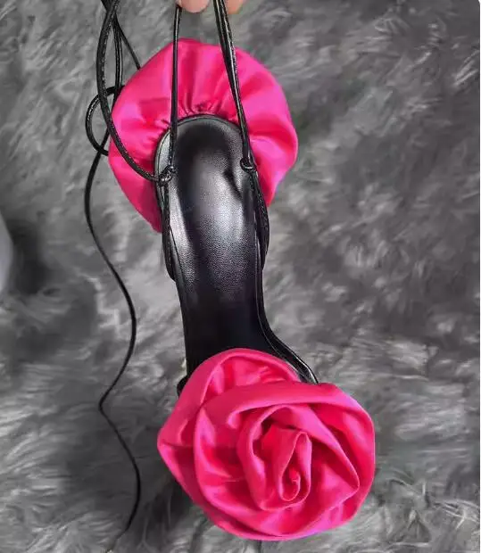 Big White fucsia Silk Rose Flower Back Ruffles sandali donna Square Peep Toe sottili tacchi alti ritaglio scarpe da donna