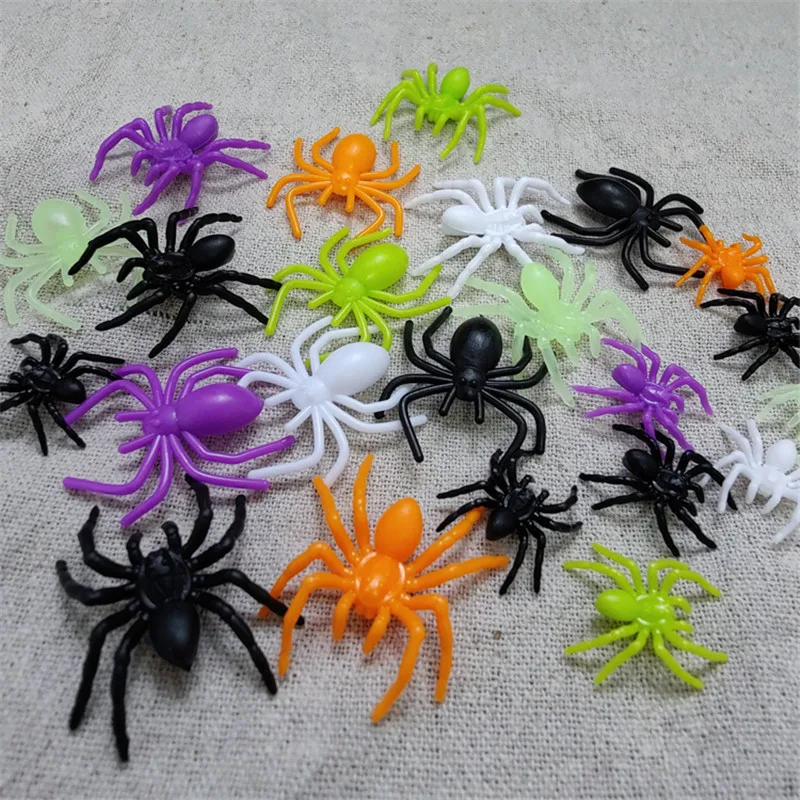 

200Pcs Mini 2CM Plastic Halloween Multicolor Horror Spider Simulation DIY Party Joking Tricky Prank Toys for Children Boys Gifts