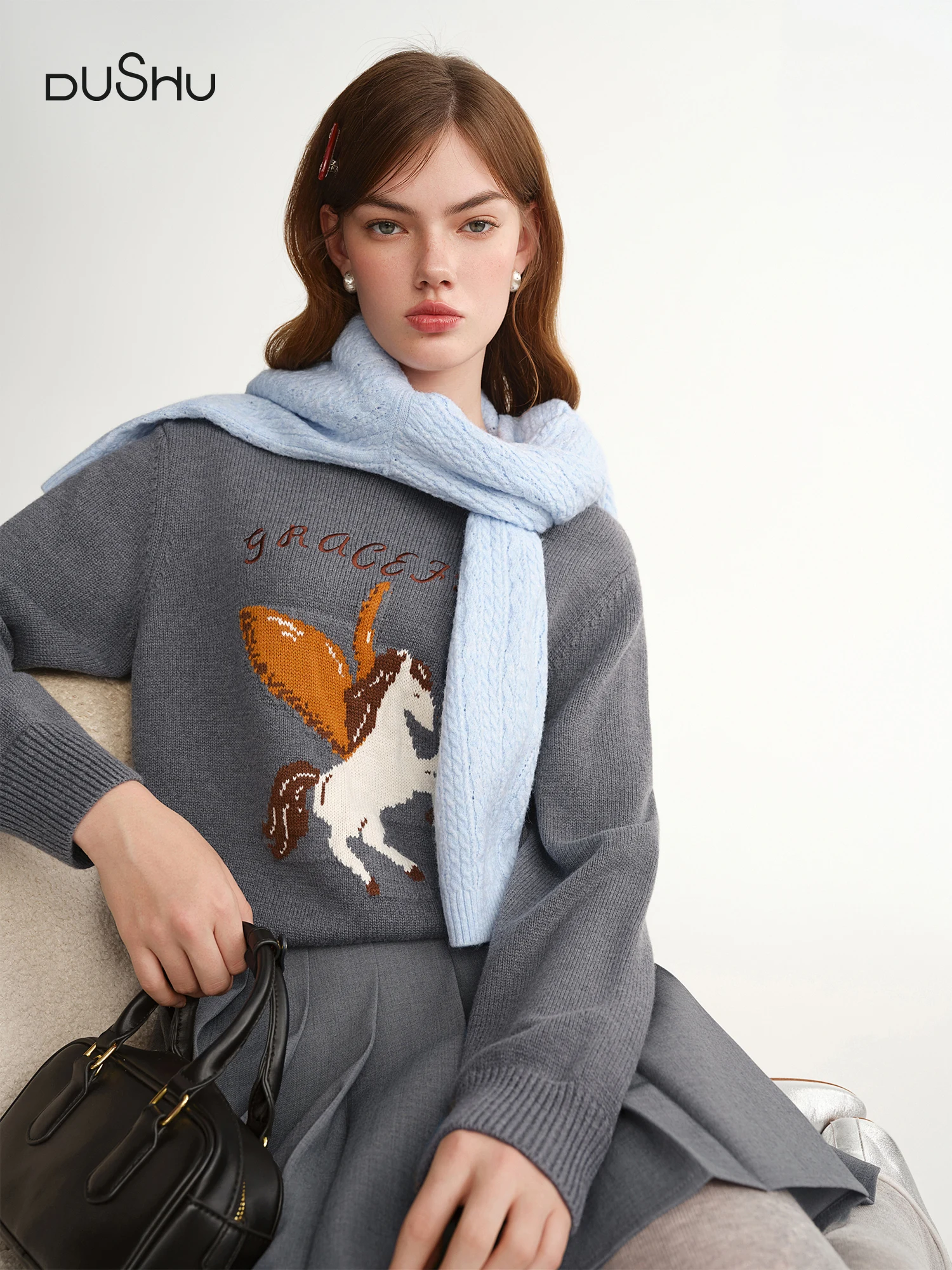 

DUSHU Plus Size Women's Winter 2025 Collection Flying Horse Jacquard Letter Embroidery Drop Shoulder Knit Sweater Pony Pullovers