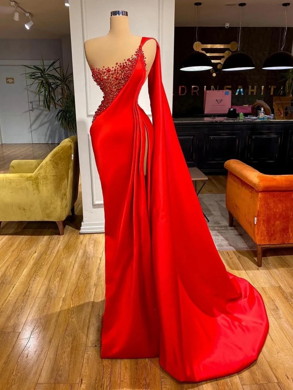 Sexy Side High Slit Cocktail Dresses Sparkly Pearls Evening Dress Elegant One Shoulder Mermaid Long Prom Gown Robe De Mariée