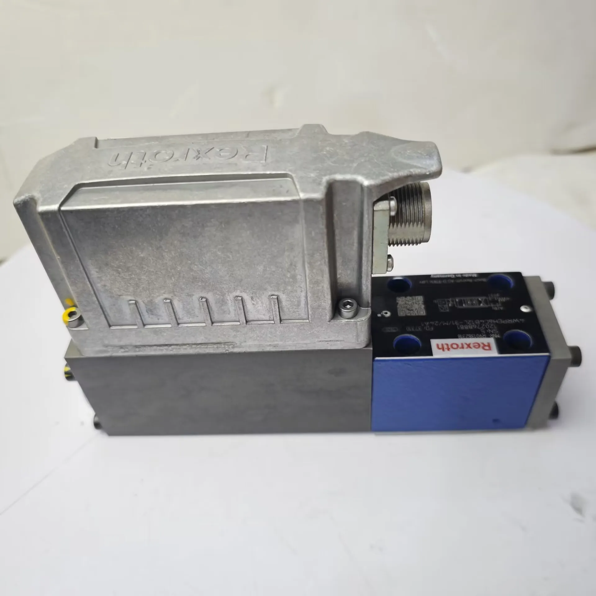 4WRPEH Rex Rth Proportional-Richtungsventil R 901382318   4WRPEH6C4B12L-3X/M/24A1