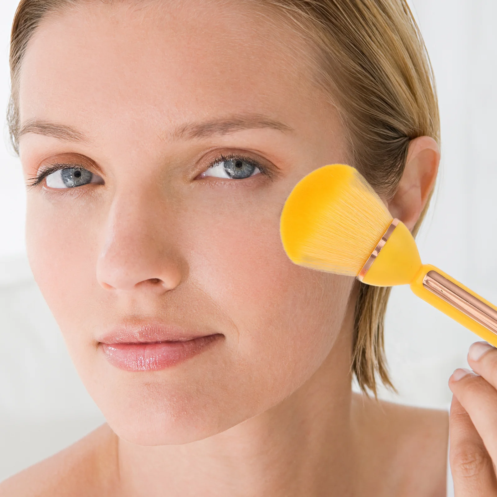 2 szt. pędzli do pudru w kształcie kwiatka do pudru sypkiego, różu i rozświetlacza, pędzel do policzków z długą rączką, miękkie, delikatne włosie do twarzy