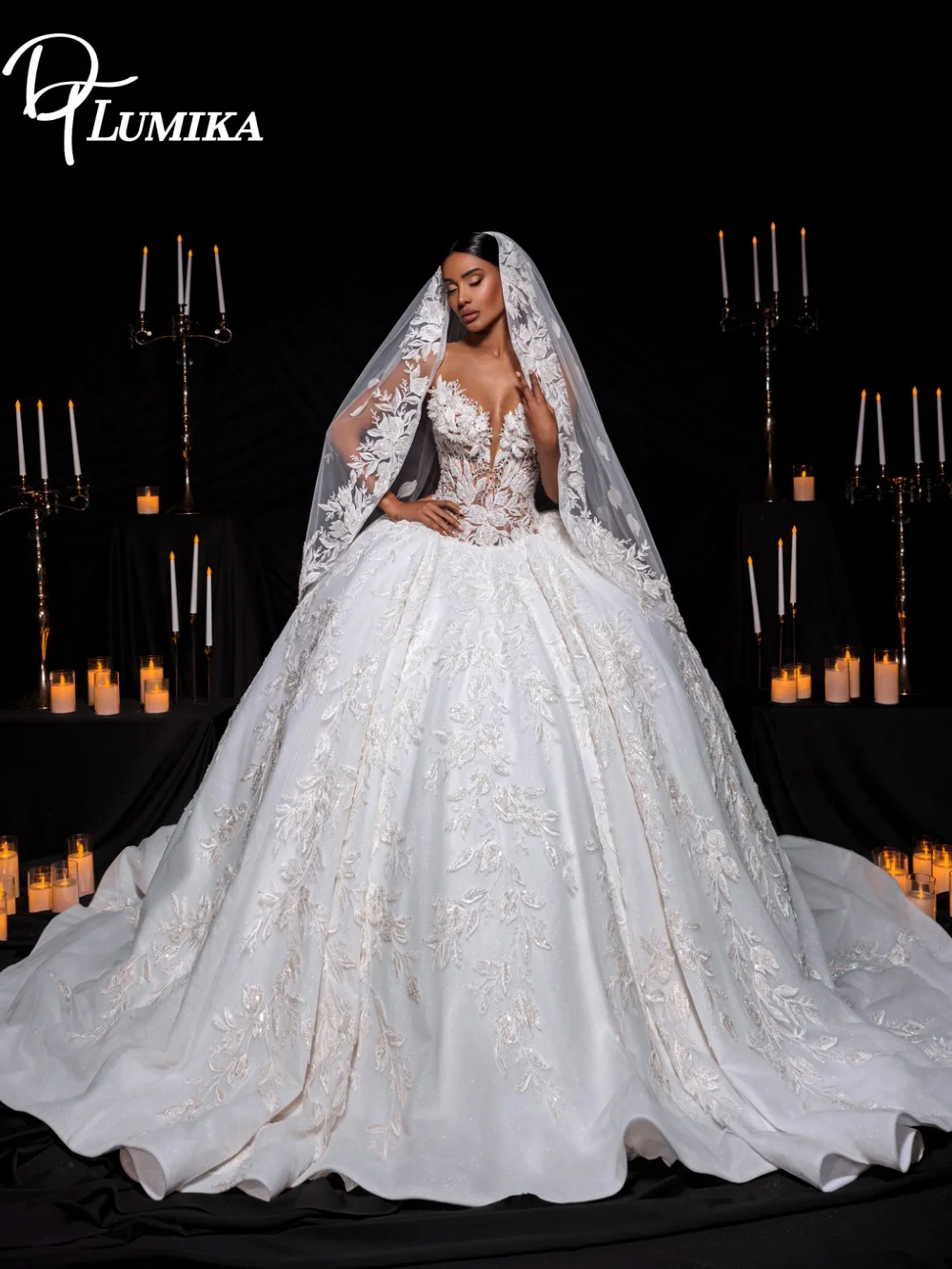 Romantic Strapless Wedding Dress Elegant Deep V Neck 3D Floral Applique Timeless Sparkling Skirt Lace Bridal Gown for Brides