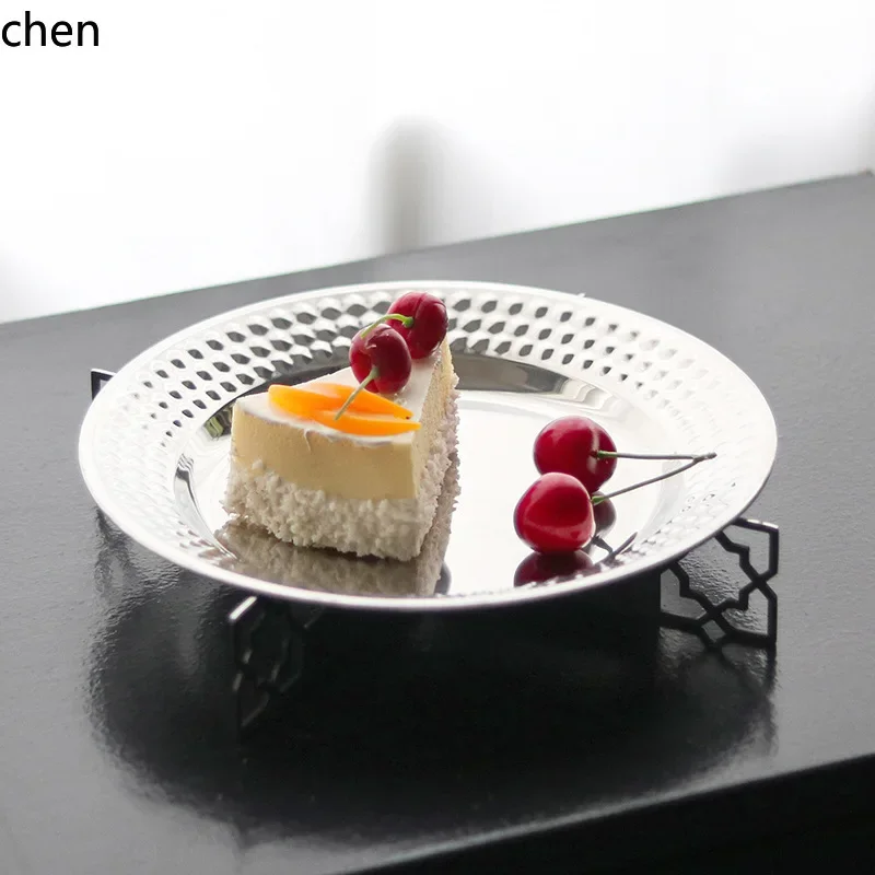 

A8 Metal Round Fruit Plate for Model Homes, Restaurants, Cake Shops, and Snack Dish, Vintage Nostalgic Artistic Decoration