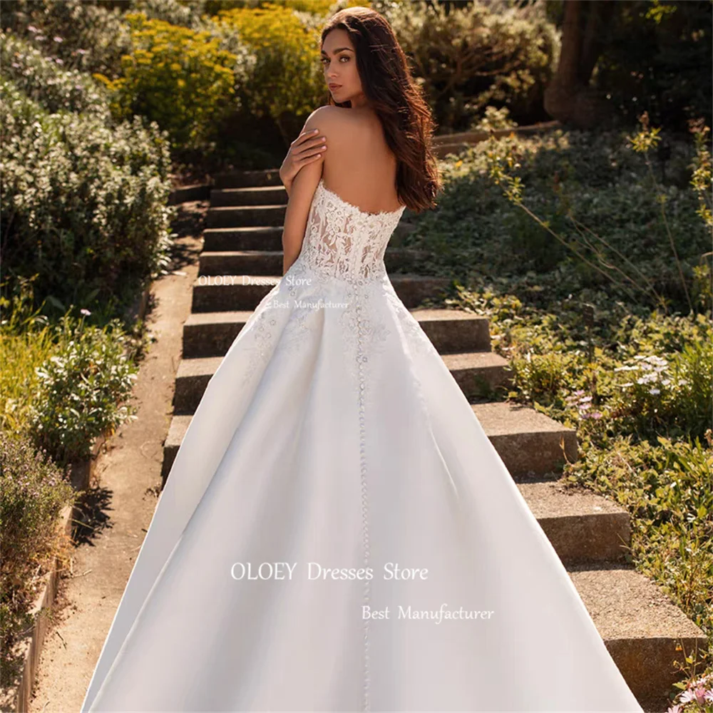 OLOEY Vintage Strapless Wedding Dresses 3D Appliques Crystal Lace Sleeveless A-Line Bridal Gowns Sweetheart Long Sweep Train