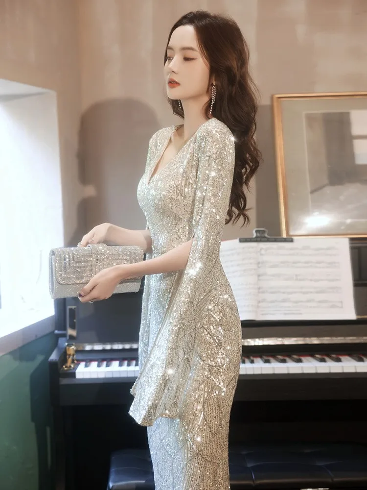 Apresenta o novo estilo de banquete de luxo leve e vestido rabo de peixe de nicho com elegância