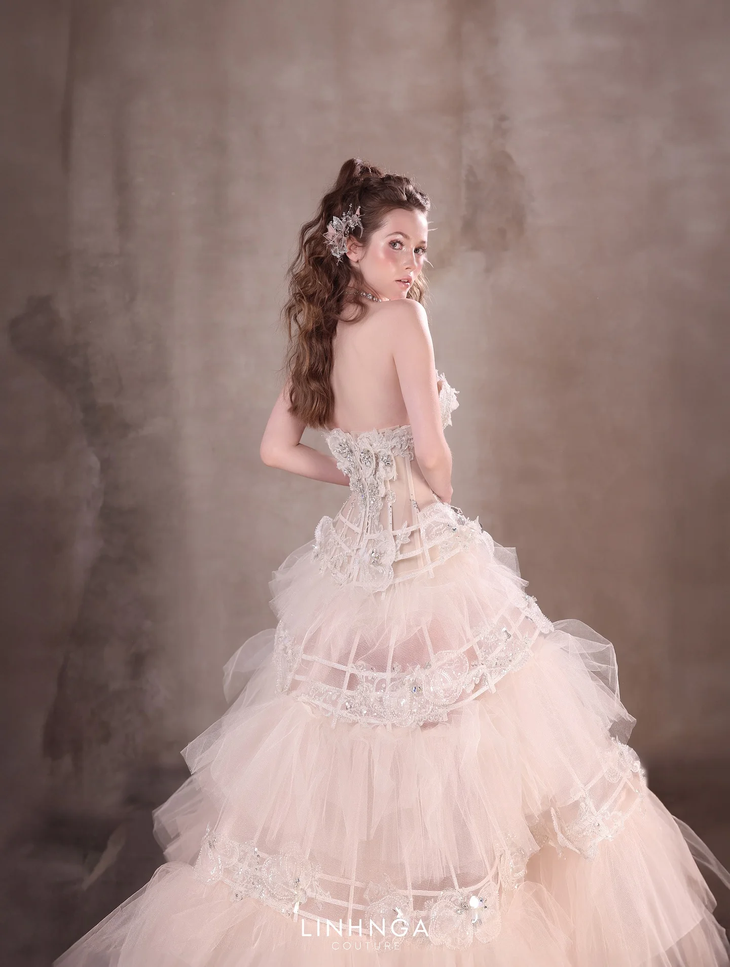 Vestido de noiva romântico em camadas de tule, vestido de noiva com apliques de renda, vestido de chá de panela com cristais brilhantes, 2025