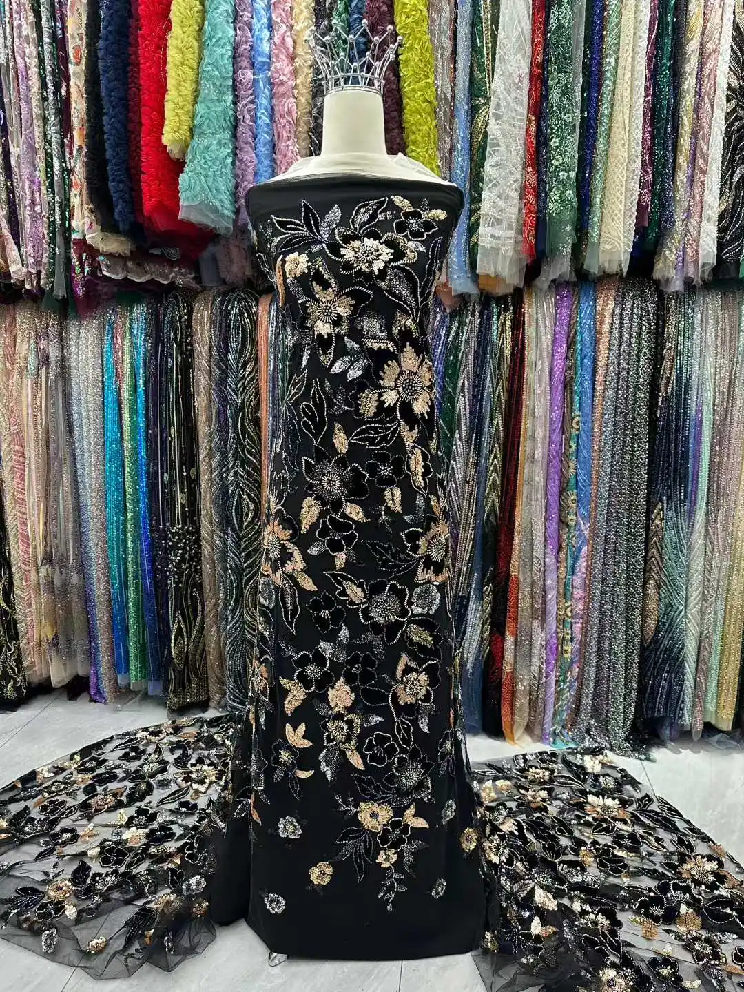 2026 Tela de terciopelo de algodón bordado suave con piedras para vestido de noche de boda Diseño sándwich delicado La mejor calidad U_Ge2893