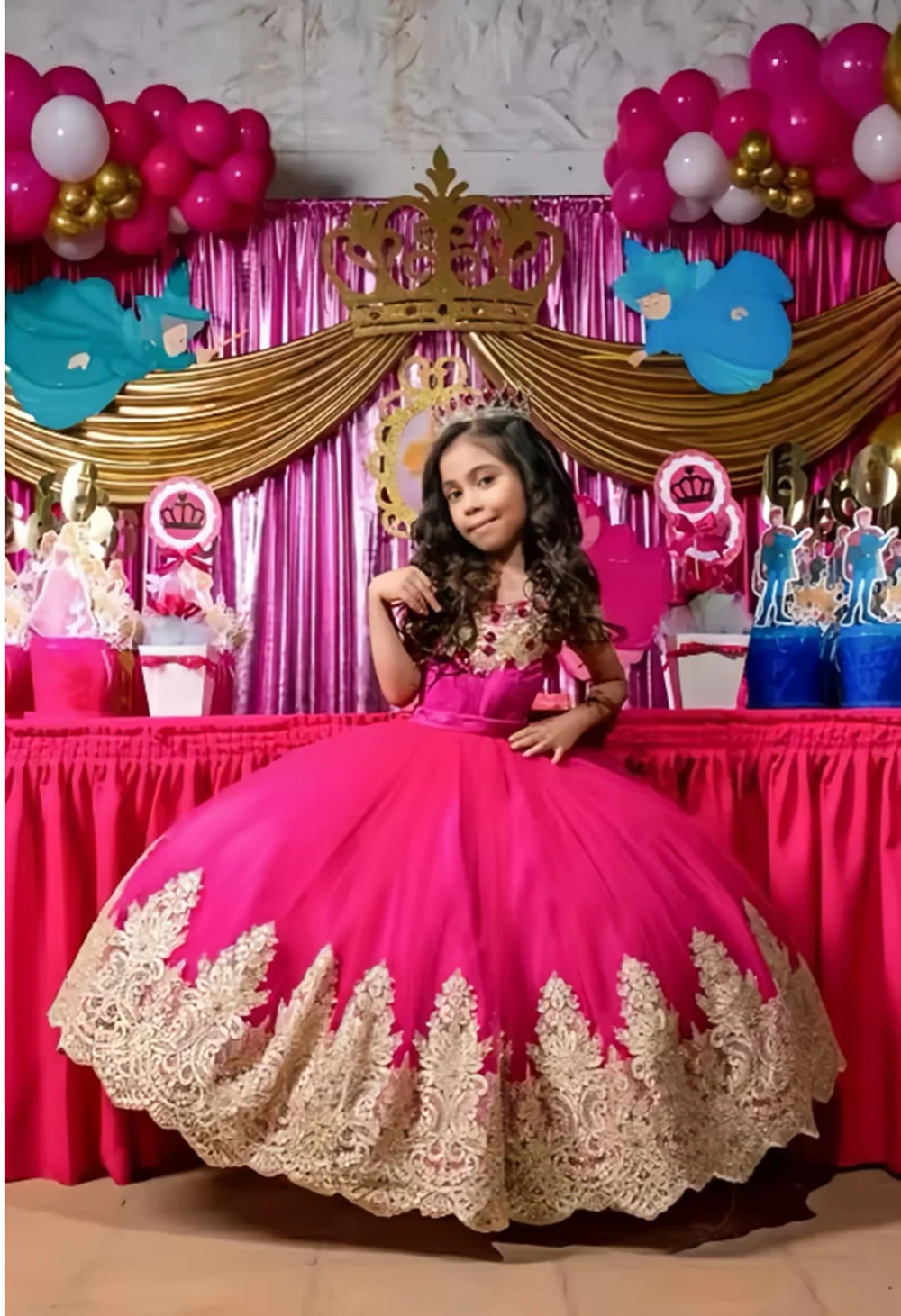 

Пышные тюлевые платья принцессы с золотыми аппликациями и открытыми плечами на день рождения