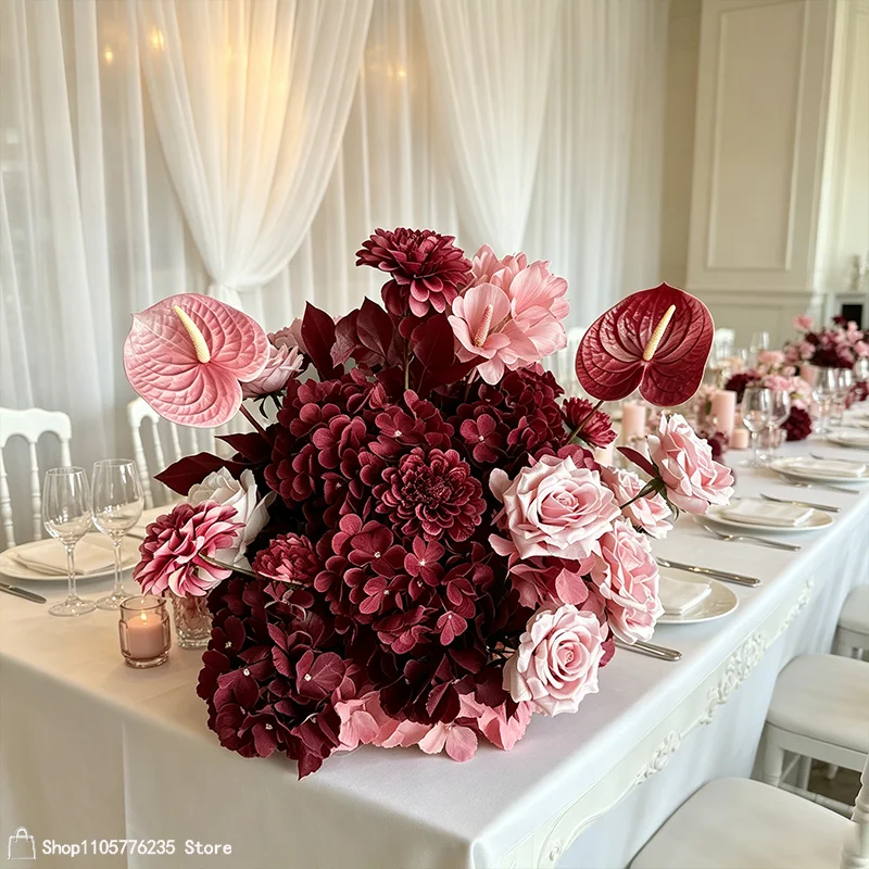 Künstliche Rosen-Hortensien-Anthurien Luxuriöses Blumenarrangement in Burgunderrot und Rosa für Hochzeitstisch, Bankett, Event und Partydekoration – Detail 1