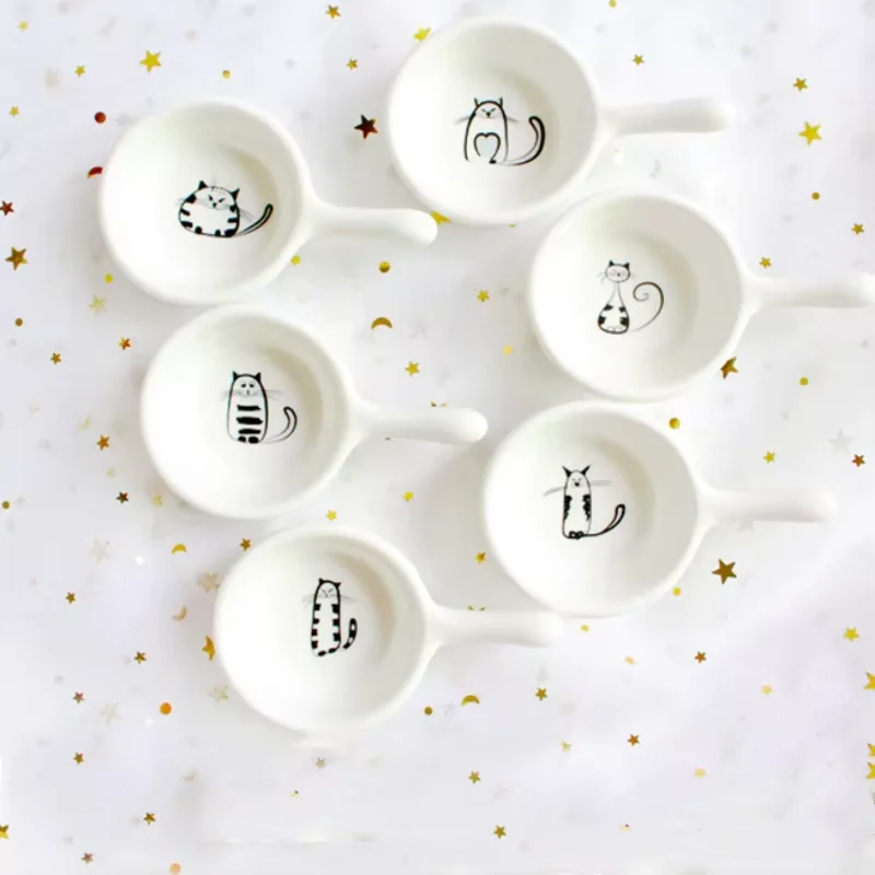 Small Ceramic Plate with Handle Ceramic Taste Dish Japanese Cartoon Cat Seasoning Plate Mini Soy Sauce Dish Kitchen Tableware