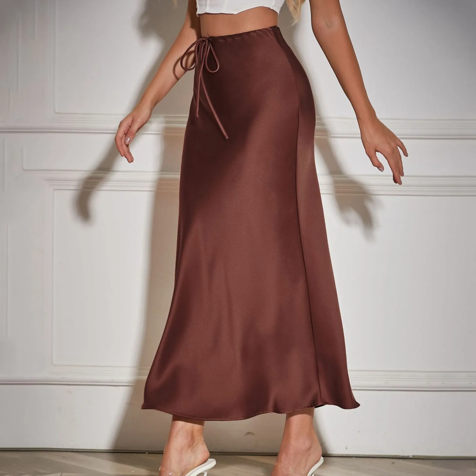 

Elegant Maxi Skirt With Satin Sheen And Flowy Fabric Perfect For Special Occasions And Party Dresses