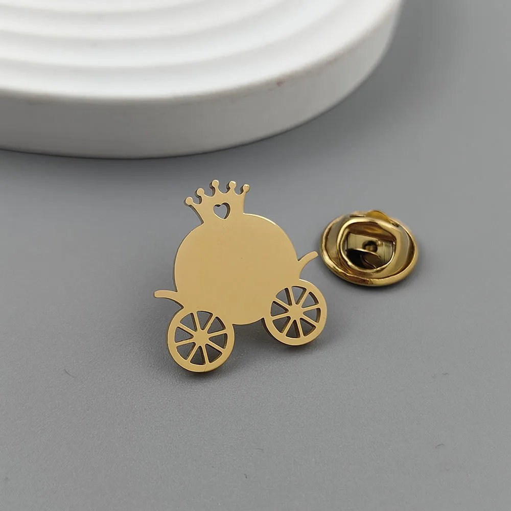 Fairy Tale Crown Carriage Lapel Pin 18K Gold Plated 316L Stainless Steel Pumpkin Cart Brooch Sweet Clothing Accessory view 3