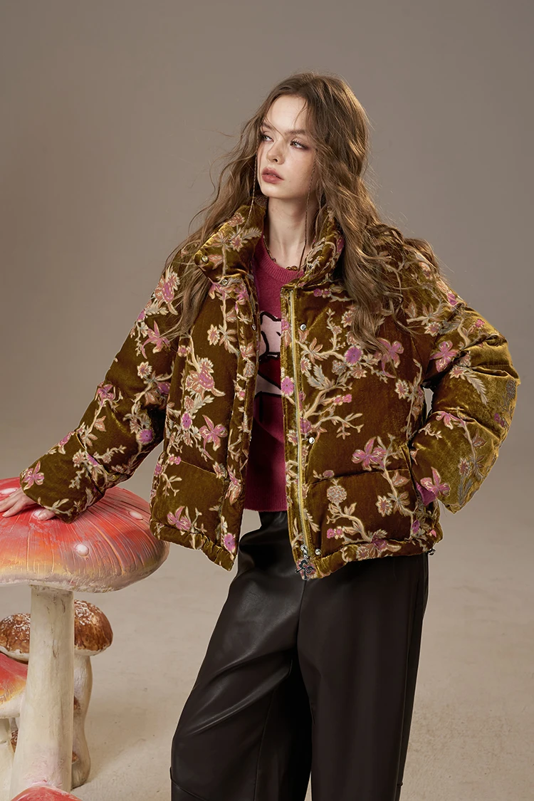 ELFSACK 2025 Women's Winter Down Jacket, Retro Floral Embroidery Stand Collar Puffer Coat, Romantic Thick Warm Padded Top