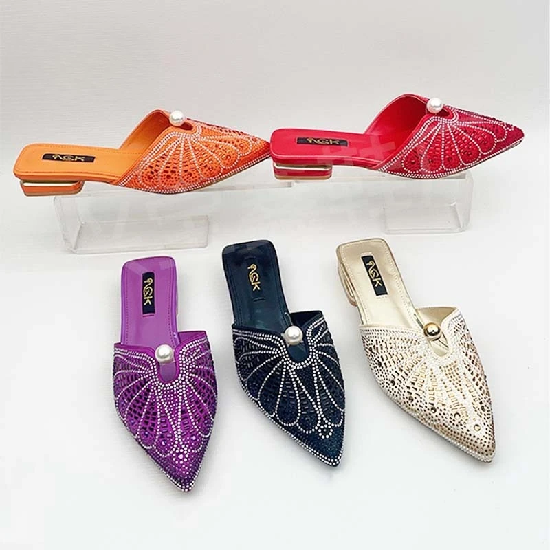 

2025 Autumn New Slippers for Women Wearing Fashionable Rhinestone Retro Pearl Half Slippers with Pointed Toe and Low Order Shoes