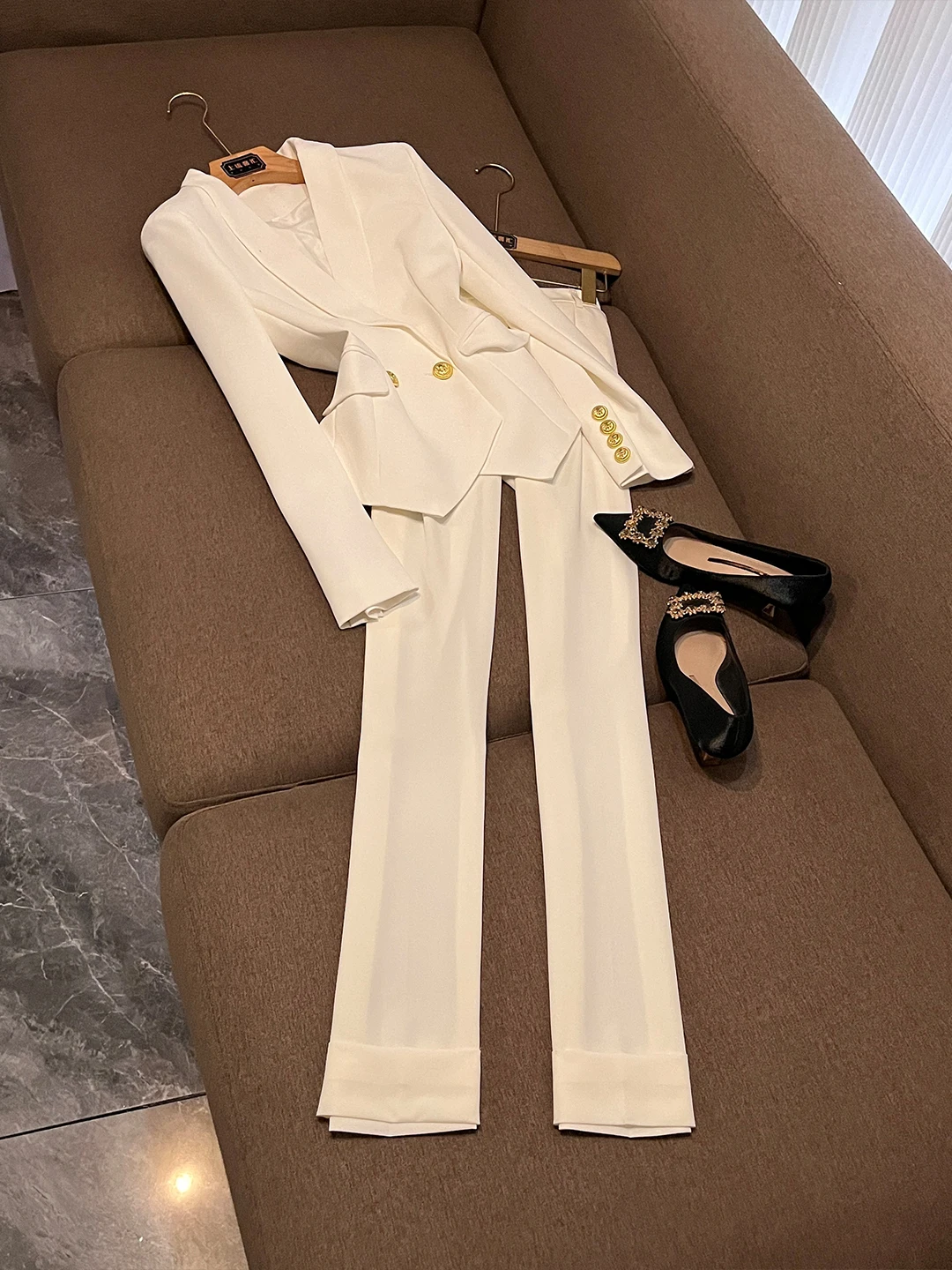 Faionable Negen-delig pak met kraag Interviewoutfit High-End Feel Witte broek Split Design Professionele dameskleding