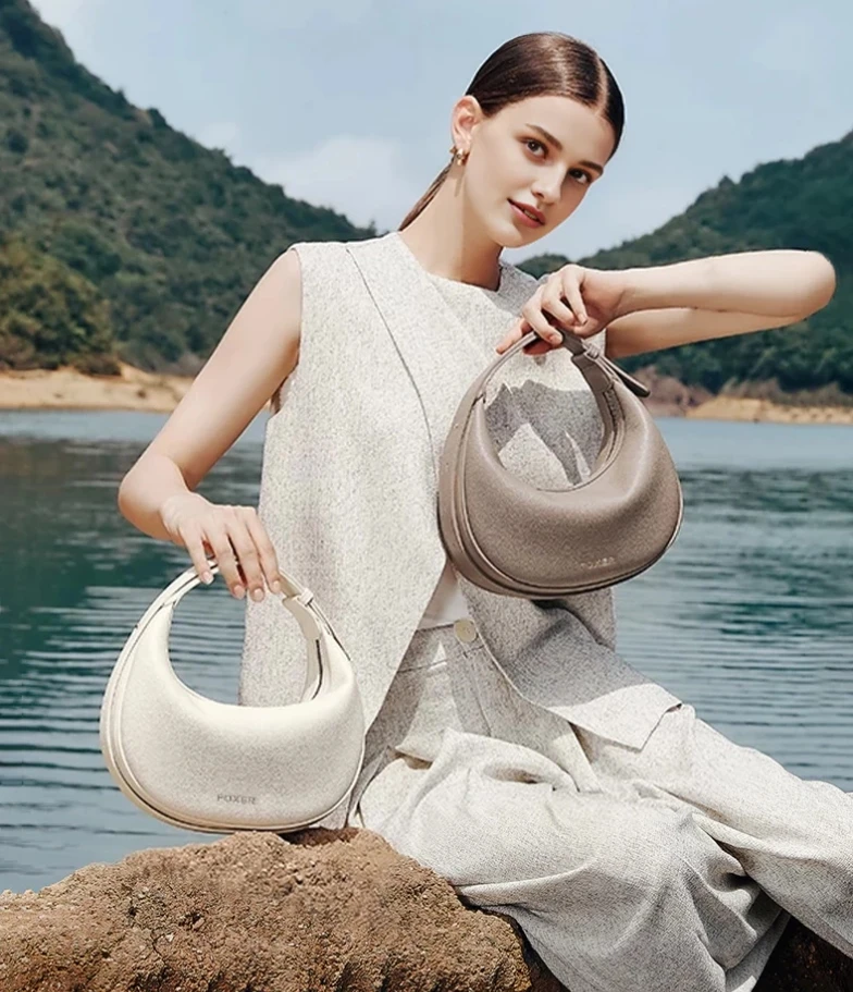 FOXER Marken-PU-Leder Damen Schultertasche 2026 – Modische Halbmond-Handtasche im luxuriösen Design – Umhängetasche als Geschenk für Mädchen – Detail 8