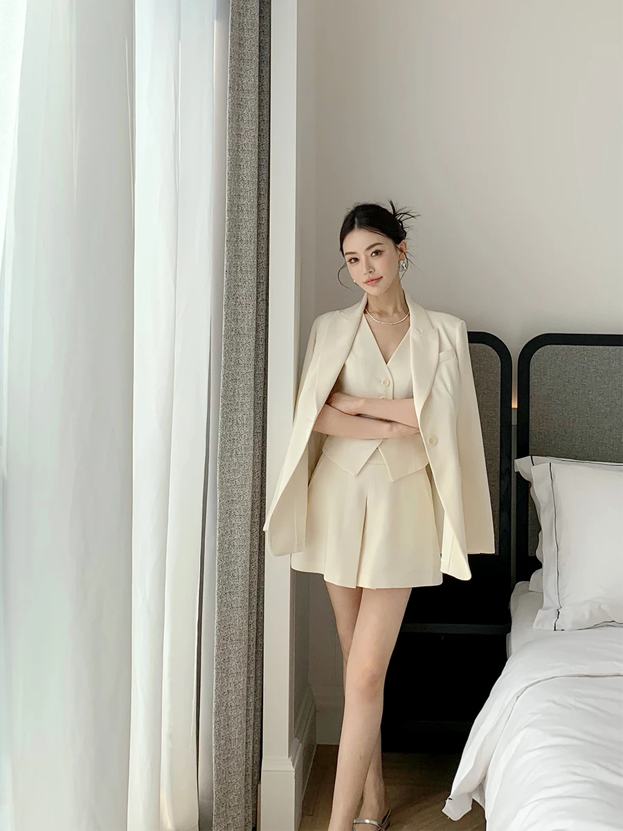 

Женский костюм-тройка: топ-жилет, юбка и модная блузка с длинным рукавом из полиэстера, весна 2026, новинка, V-образный вырез, на пуговицах