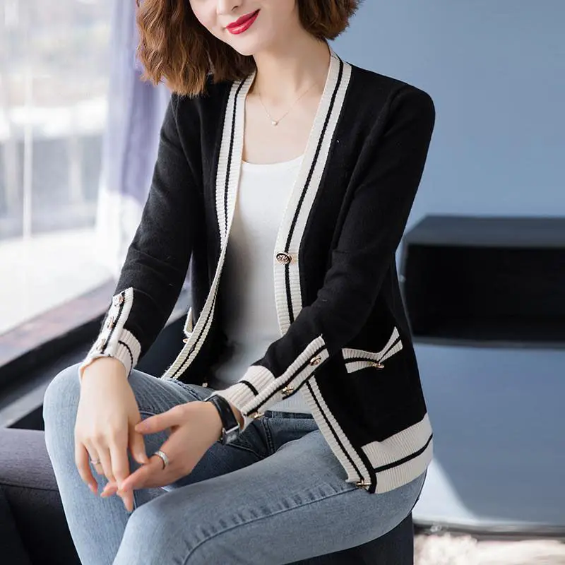 Autumn and Winter Women\'s V-neck Button Patchwork Screw Thread Slim Cardigan Fashion Casual Elegant Commuter Long Sleeve Tops