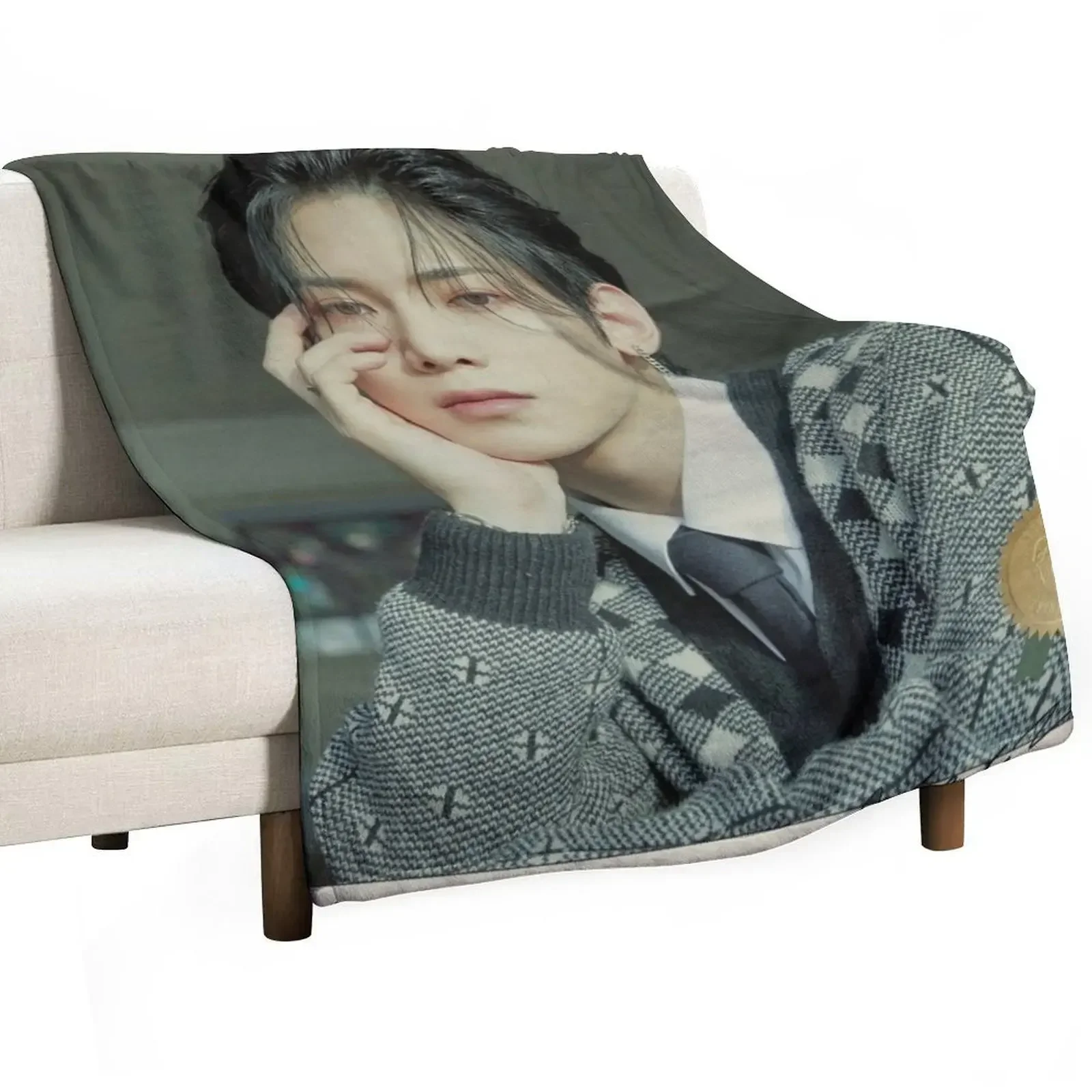 

ATEEZ Yeosang 'Turbulence' Throw Blanket Warm Accent Blanket for Living Room Decoration