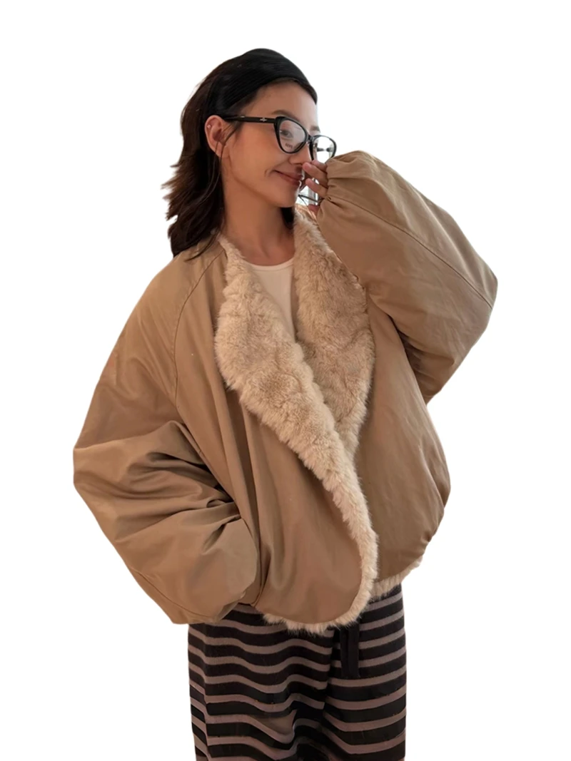 2025 New double-sided fur coat for women, short eco-friendly little Lake sheep and European mink fur, laid-back style, loose fur