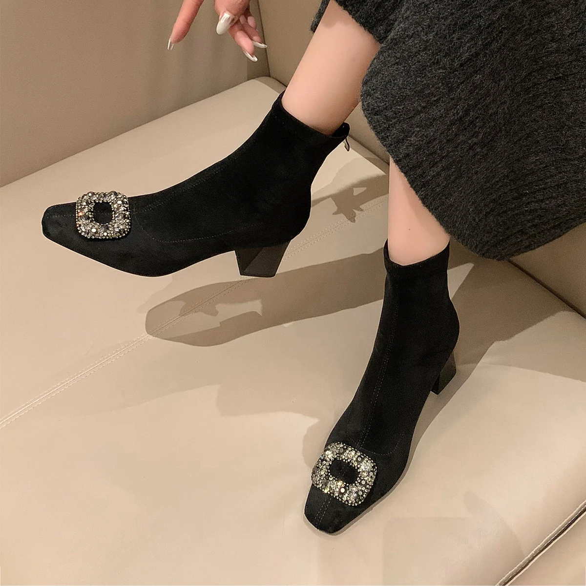 

Теплые эластичные сапоги на высоком каблуке с квадратным носком, на флисовой подкладке, с бриллиантовой отделкой, осенне-зимние, новые, молодежные, модные