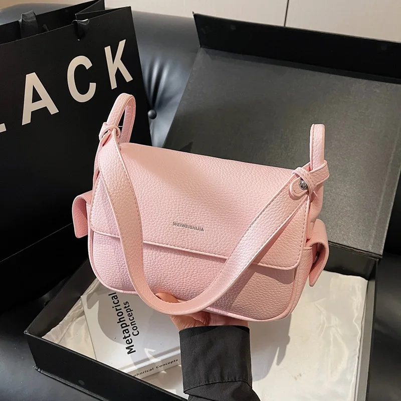 

Маленькая квадратная сумка через плечо в корейском стиле, весенняя женская повседневная и простая сумка на плечо, модная и универсальная сумка для поездок на работу.