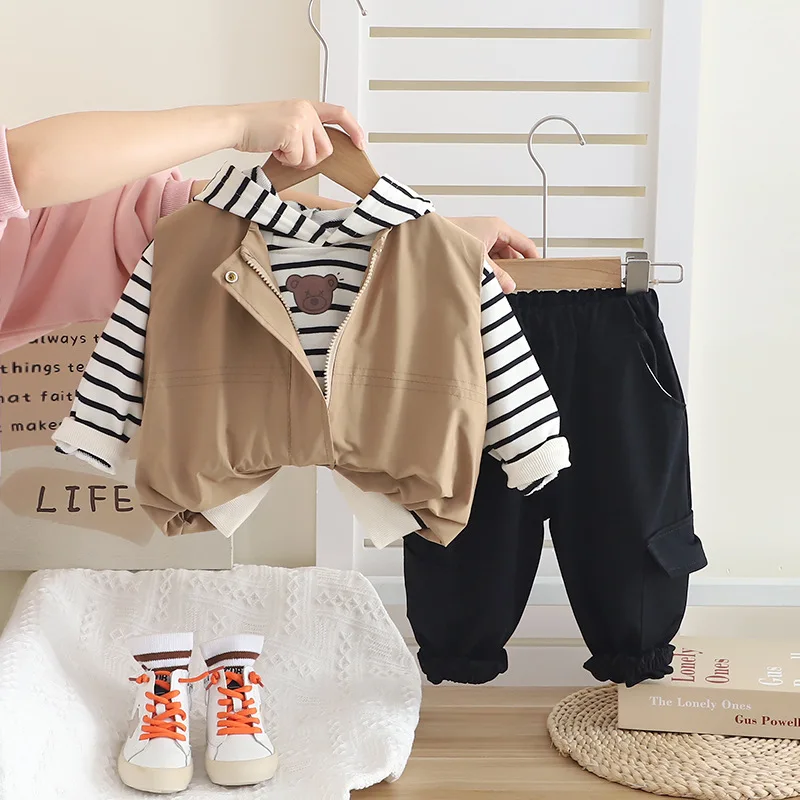 set-di-3-pezzi-per-bambini-0-5-anni-outfit-con-orso-cartoon-gilet-coreano-maglietta-a-righe-pantaloni-cargo-abbigliamento-casual-streetwear-per-ragazzi-e-ragazze