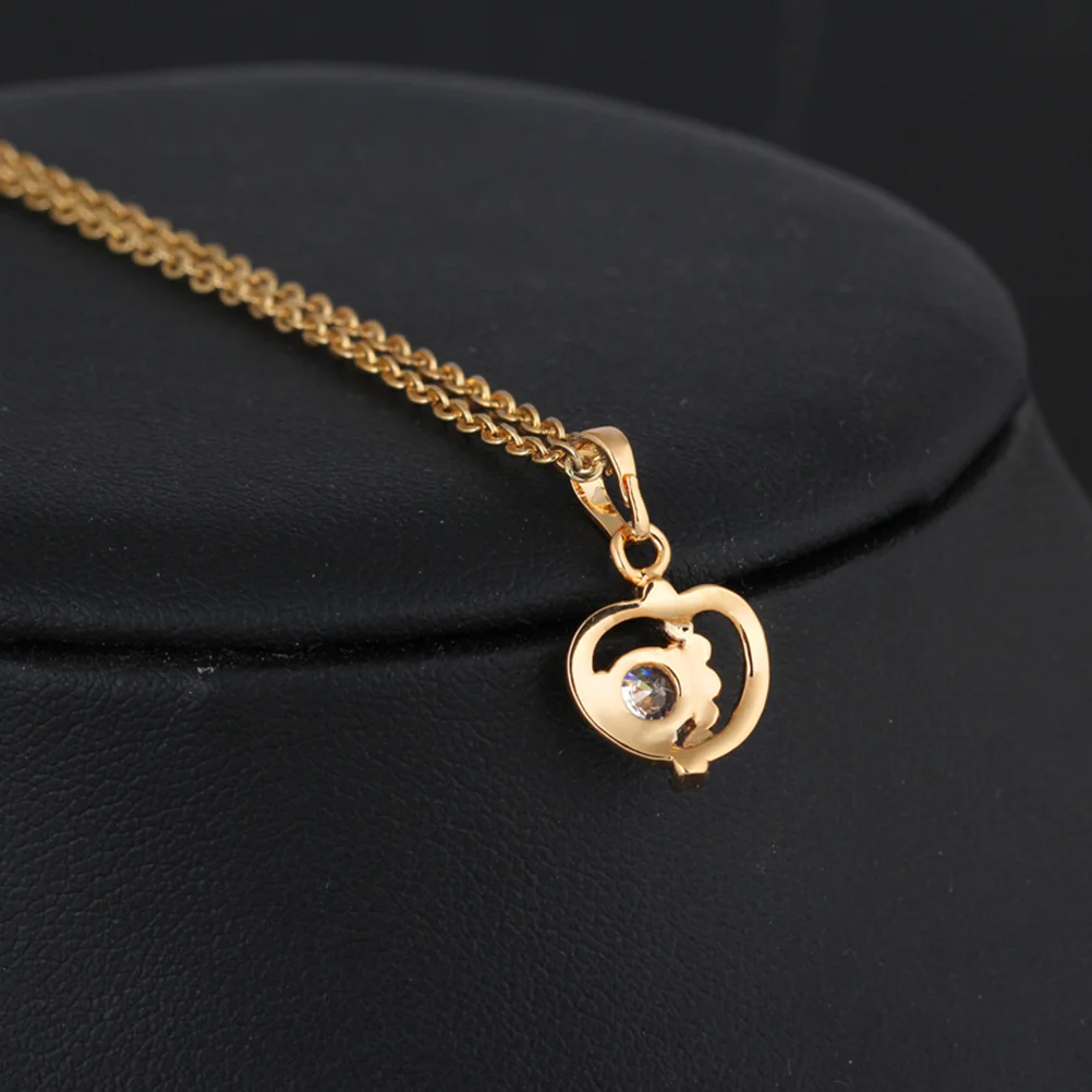 

Heart Shape Hollow Pendant Necklace Golden Alloy Chain Women's Temperament Zircon Delicate Jewelry Women Necklace