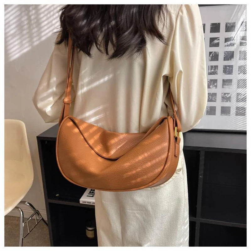 Bolso de hombro francés exquisito para mujer, bolso de mensajero multifuncional único a la moda, los bolsos de diseñador más populares de hoy, 2023