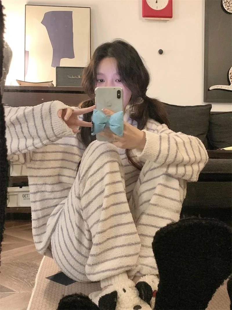 

Теплый утолщенный комплект пижамы из кораллового флиса для женщин: домашняя одежда с длинным рукавом, милый и простой дизайн, зимний комфортный домашний костюм