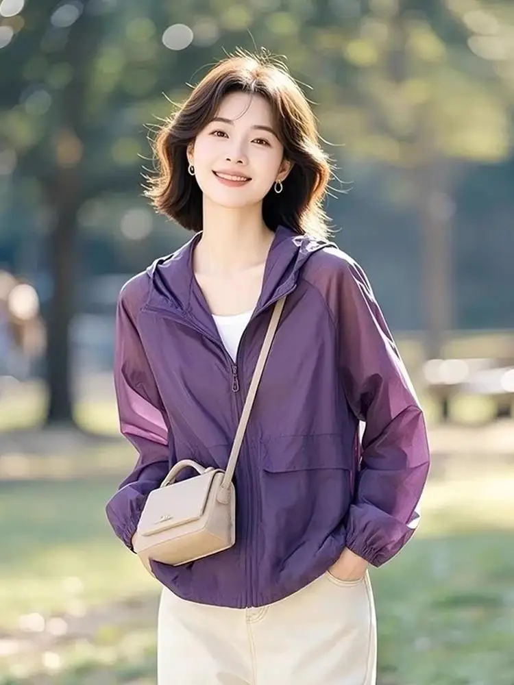 

Фиолетовая женская летняя рубашка из ледяного шелка с капюшоном, защита от солнца, новинка, омолаживающий эффект, короткий рукав, свободный крой, на молнии, для повседневной носки