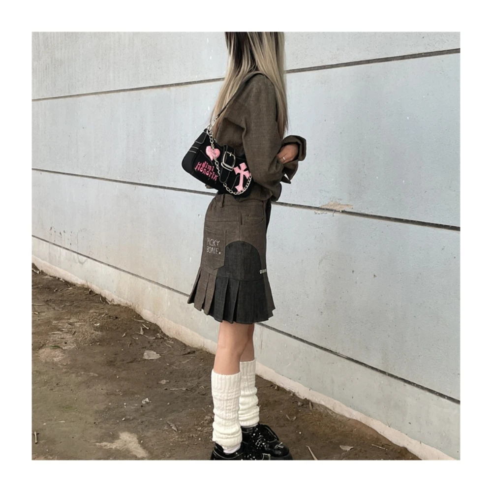 Bolso de charol negro con cadena pequeña para mujer, bolso de mano con hebilla de Metal y corazón cruzado rosa, estilo Preppy, Y2K, 2023