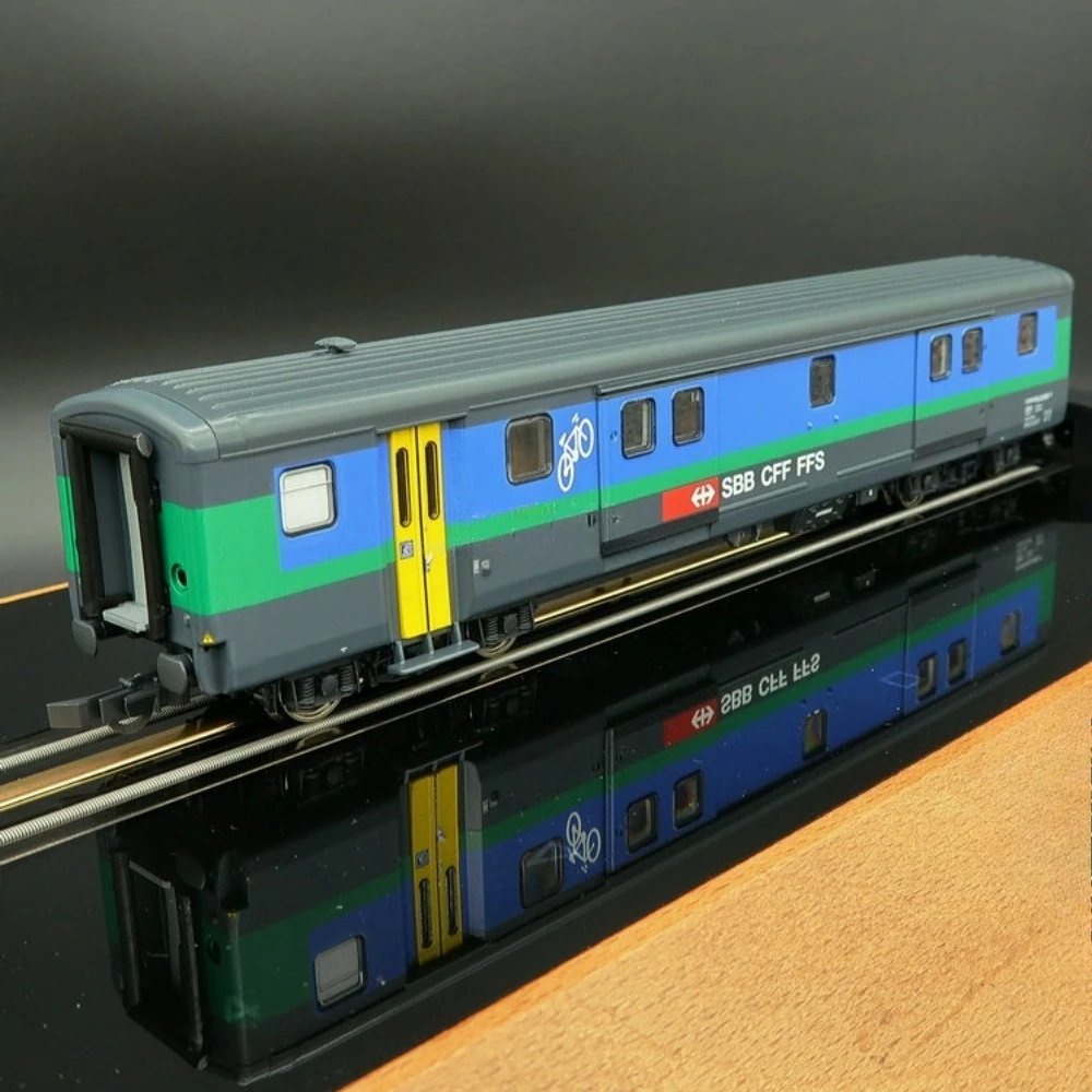 ROCO HO 1/87 Kereta Mainan 74568 Gerbong Bagasi Swiss SBB Generasi ke-6 Versi DC Cat Burung Beo untuk Kolektor Hadiah Mainan Anak Laki-laki