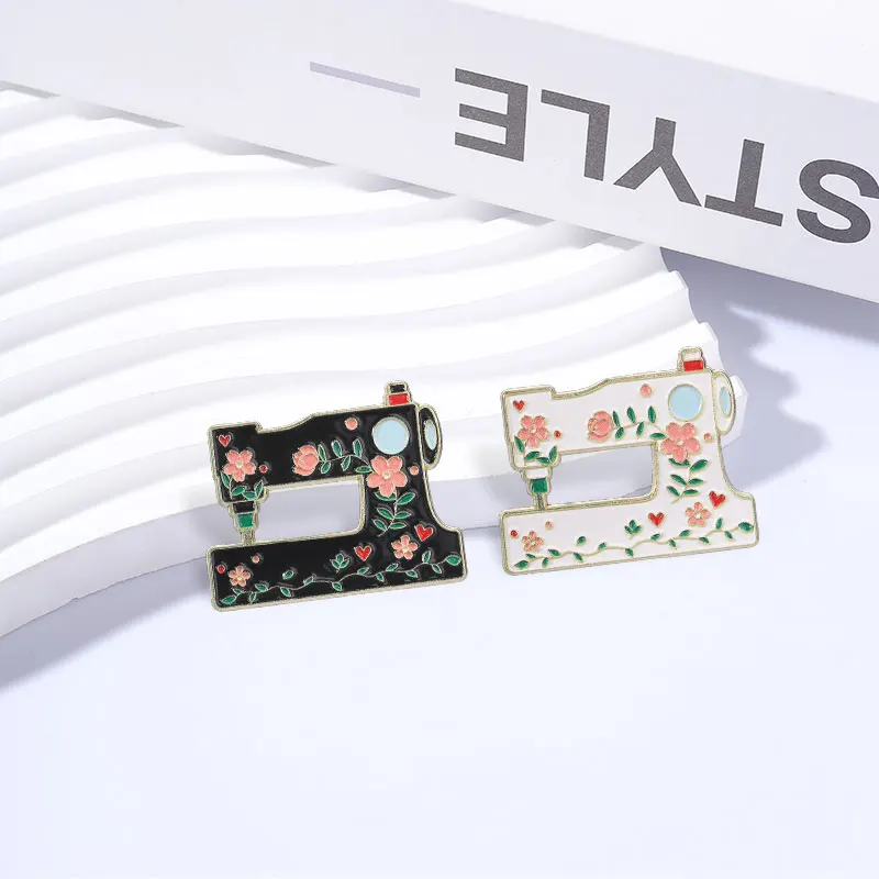Retro Chic Sewing Machine & Flower Design Enamel Pin Vintage Fashion Flower Pattern Sewing Machine Brooch Bag Pin Jewelry Gift