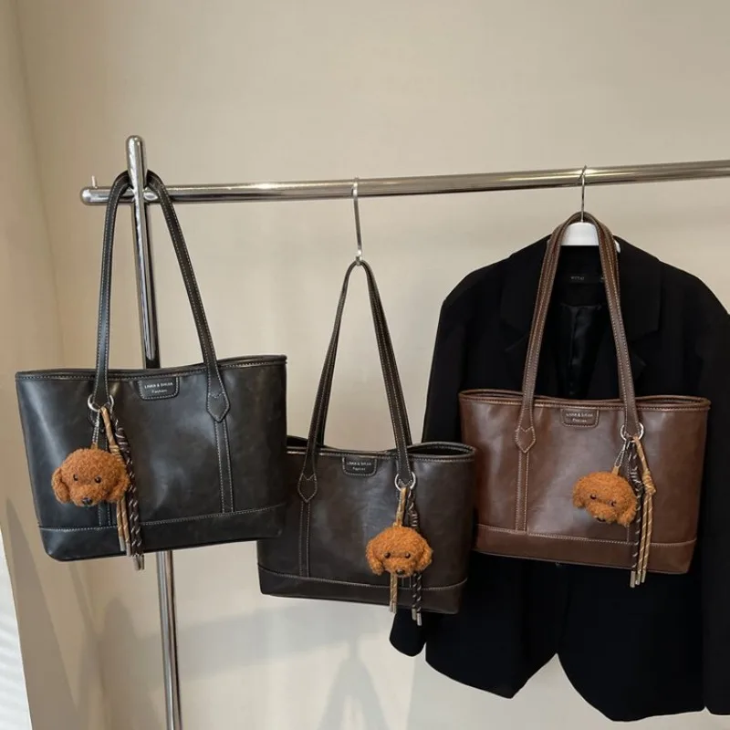 

Simple Chic Leather Messenger Bag For Women Luxury Designer Crossbody Large Capacity Elegant Diaper Bag For Commuter Vintage