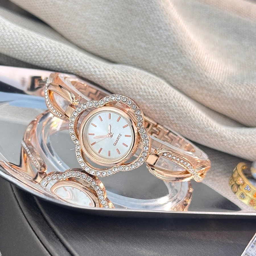 Легкий роскошный женский браслет с четырьмя листьями клевера, кварцевые часы с крестом, циферблат, кварцевые часы, ремешок из нержавеющей стали, браслет для наручных часов