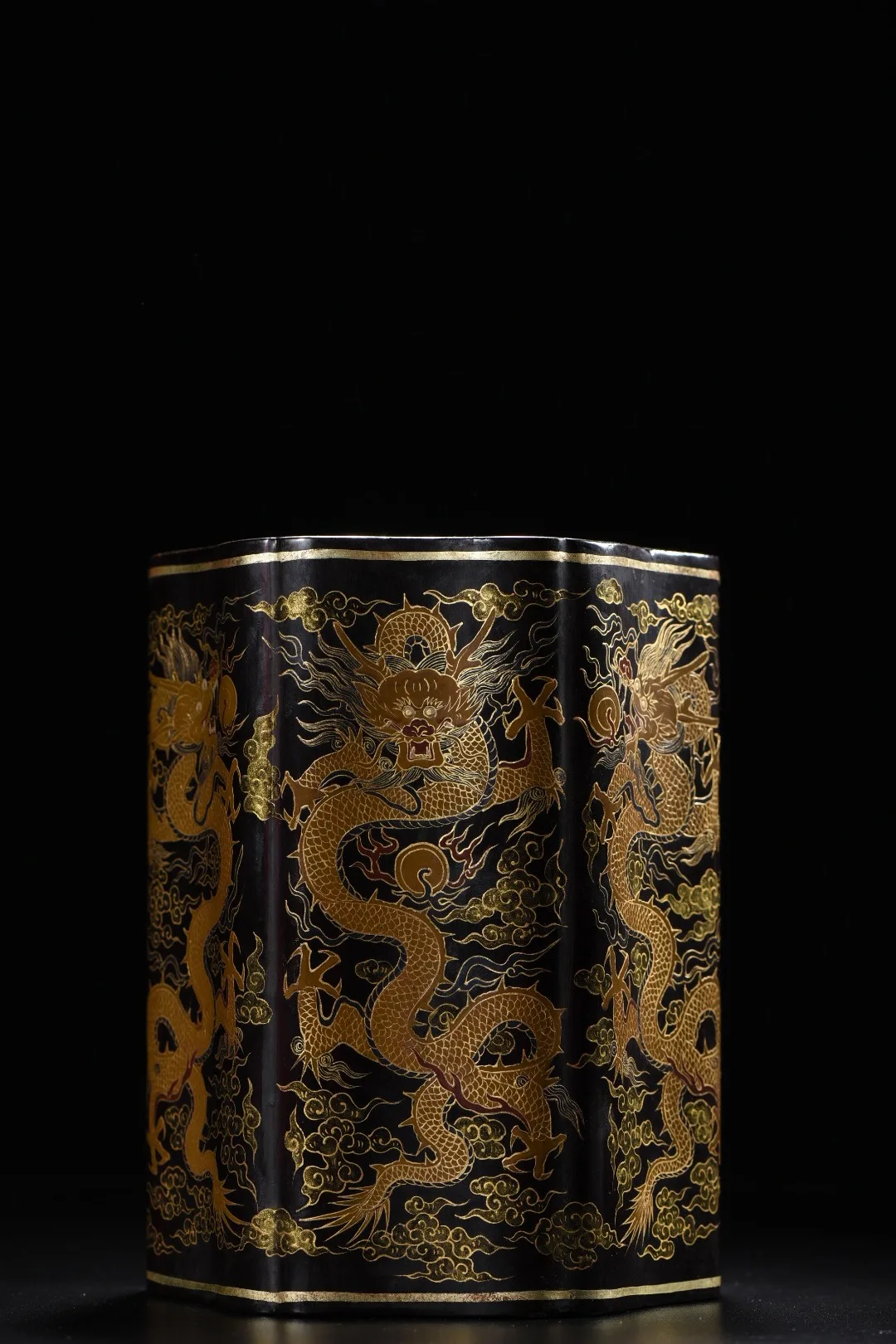 Wood Lacquerware Outline in gold Painted dragon pattern Six sided Dragon Pen Holder Hexagon pen holder Amass wealth Ornaments