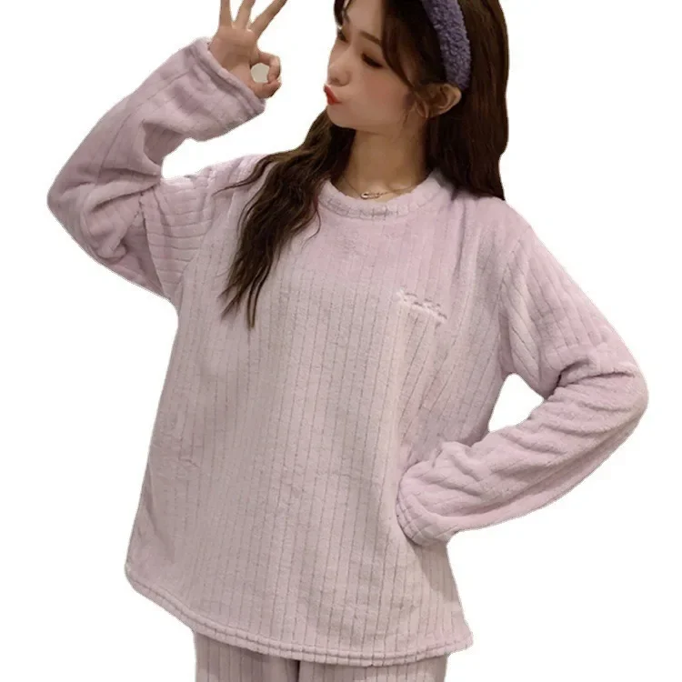 طقم بيجامة نسائي للخريف والشتاء من الفلانيل على الطراز الكوري ملابس نوم مريحة مخططة مبطنة بالصوف ملابس منزلية سميكة