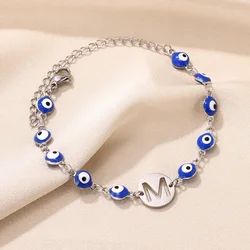 Pulsera de acero inoxidable con letras de Ojo Azul turco, brazalete redondo con iniciales plateadas, joyería para hombre y mujer