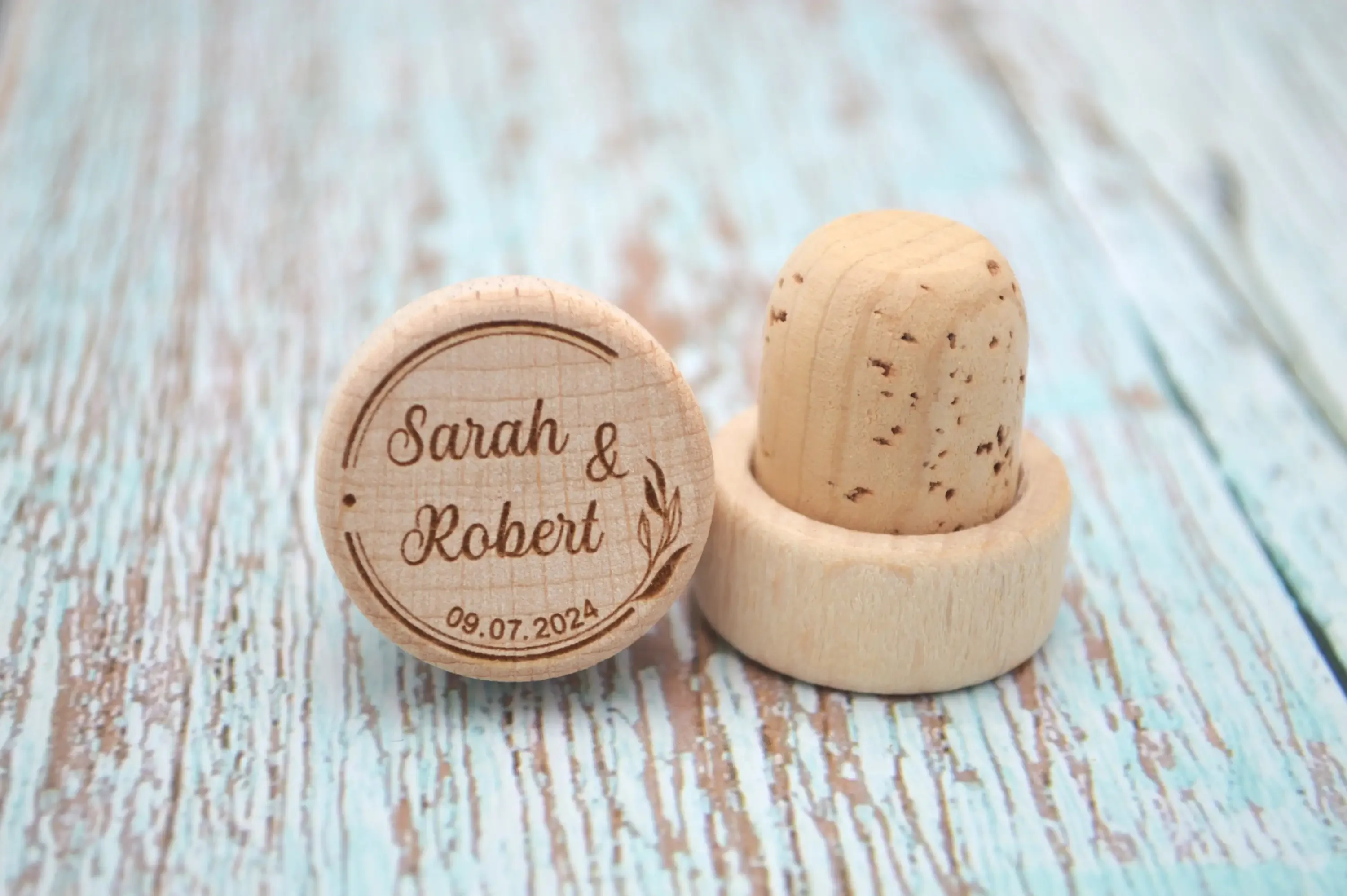 Customized Wood Wine Stopper Wedding party Favor decor Personalized Bottle Cork Toppers with laser design name gift for guest