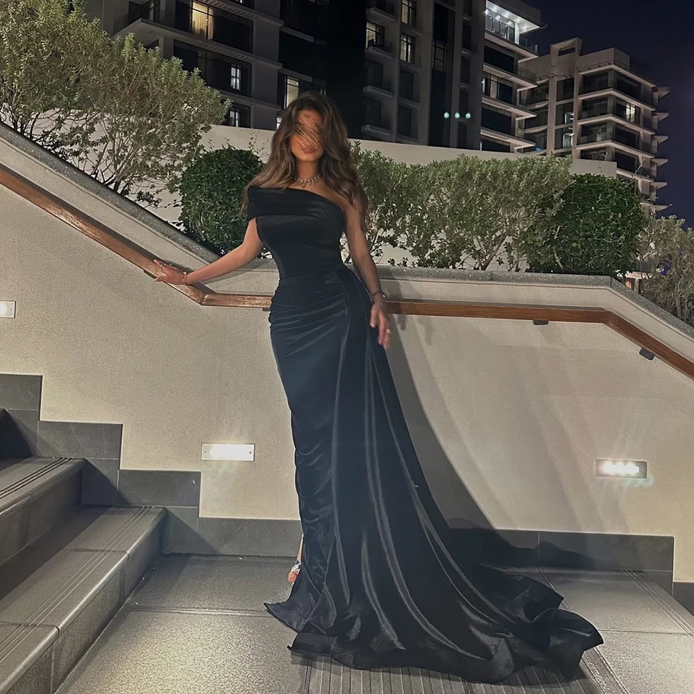 

Jiayigong Simple black A-line Satin Evening Prom Dresses One-shoulder Sleeveless Sweep Train Pleat Party Weeding Guest Dresses