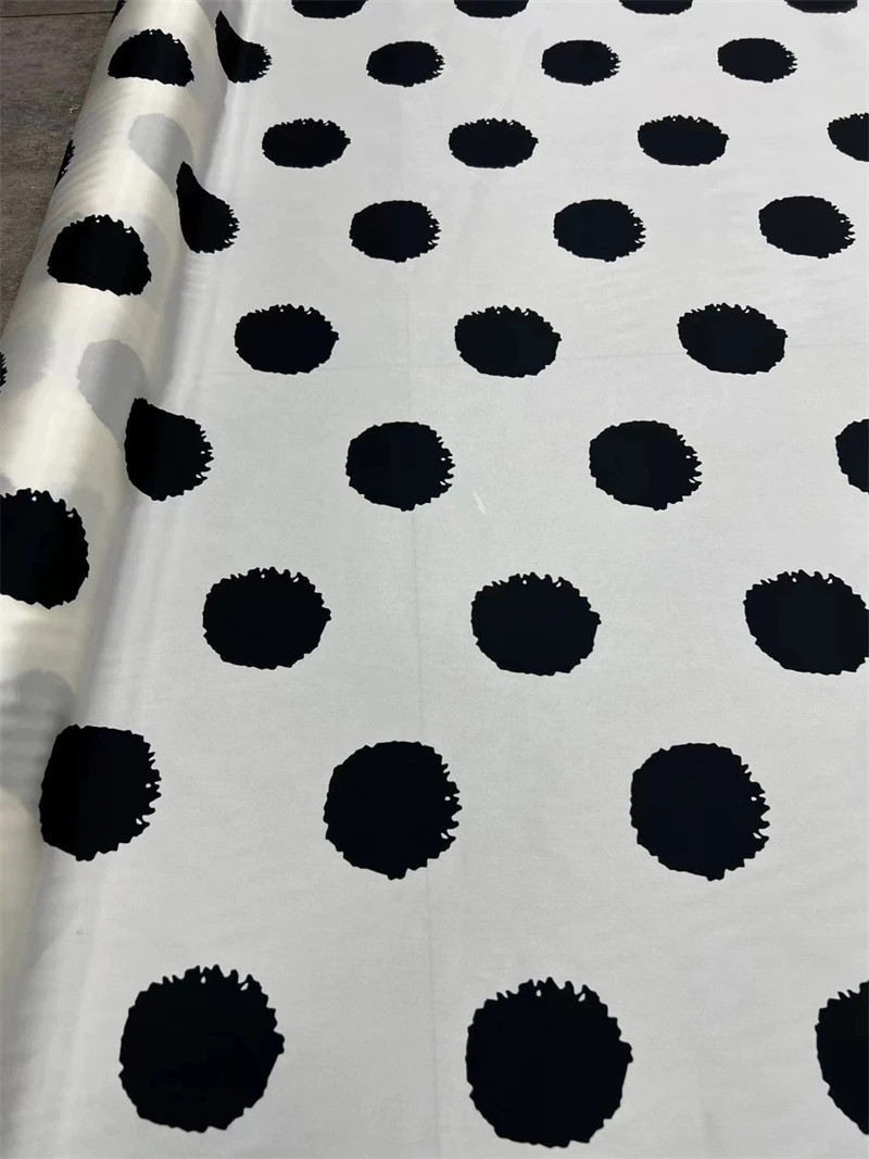 Luxury Brand Classic White Background Black Dot Large Polka Dot Elastic Mulberry Silk Fabric Fashion Designer Shirt Dress Fabric