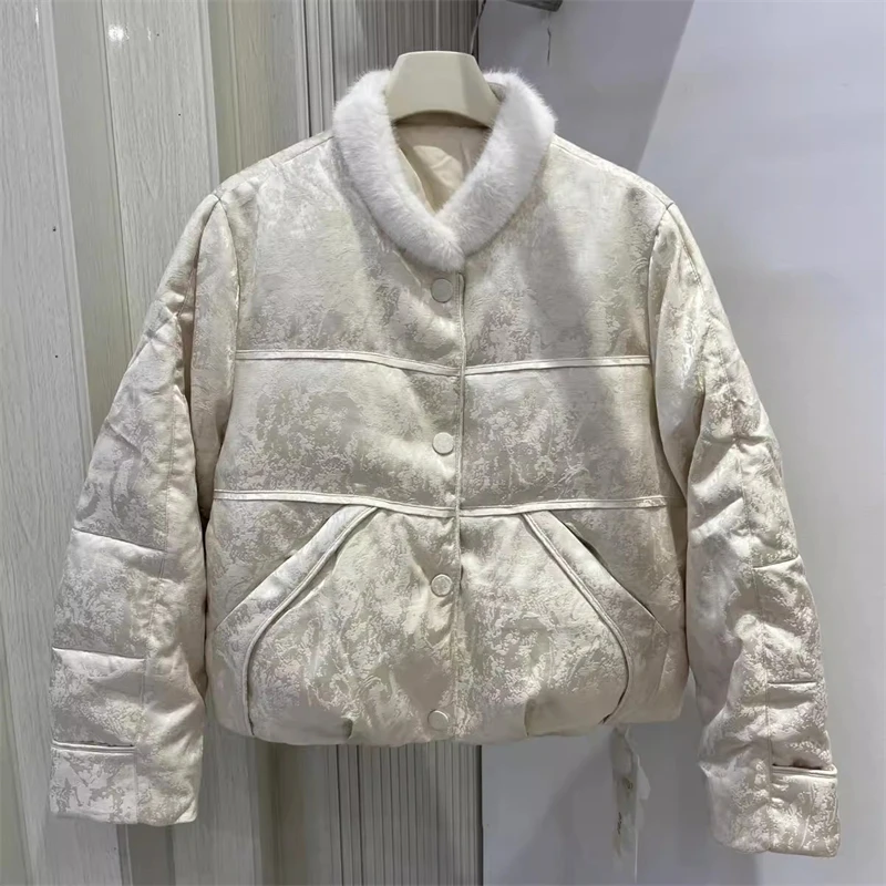 2025 Winter Nieuwe Dames Ronde Hals Patchwork Faux Nertsen Fleece Korte Dikke Warme Donsjack Chinese Stijl Jacquard Slim Fit jas