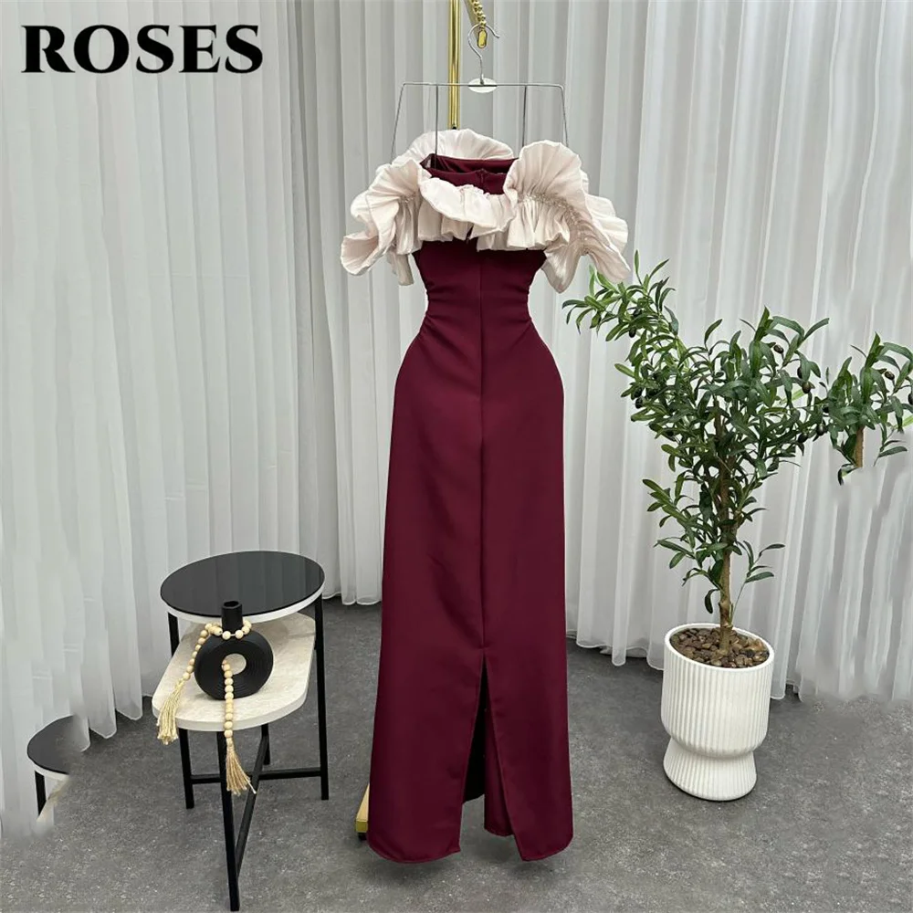 ROSES Burgunderrote Ballkleider, schulterfreies Ballkleid mit Rüschenbesatz und Perlenkreuzverzierungen, Gala-Kleider nach Maß