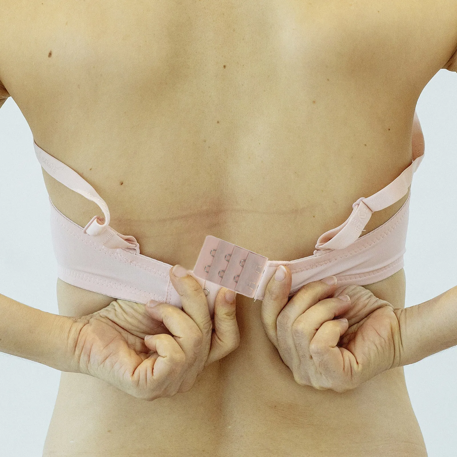 ตัวต่อสายเสื้อชั้นใน 20 ชิ้น: ตัวต่อตะขอเสื้อชั้นในสำหรับผู้หญิง ใช้กับเสื้อชั้นในแบบมีตะขอสองชั้นและสามชั้น ช่วยปรับขนาดชุดชั้นในให้สวมใส่สบาย