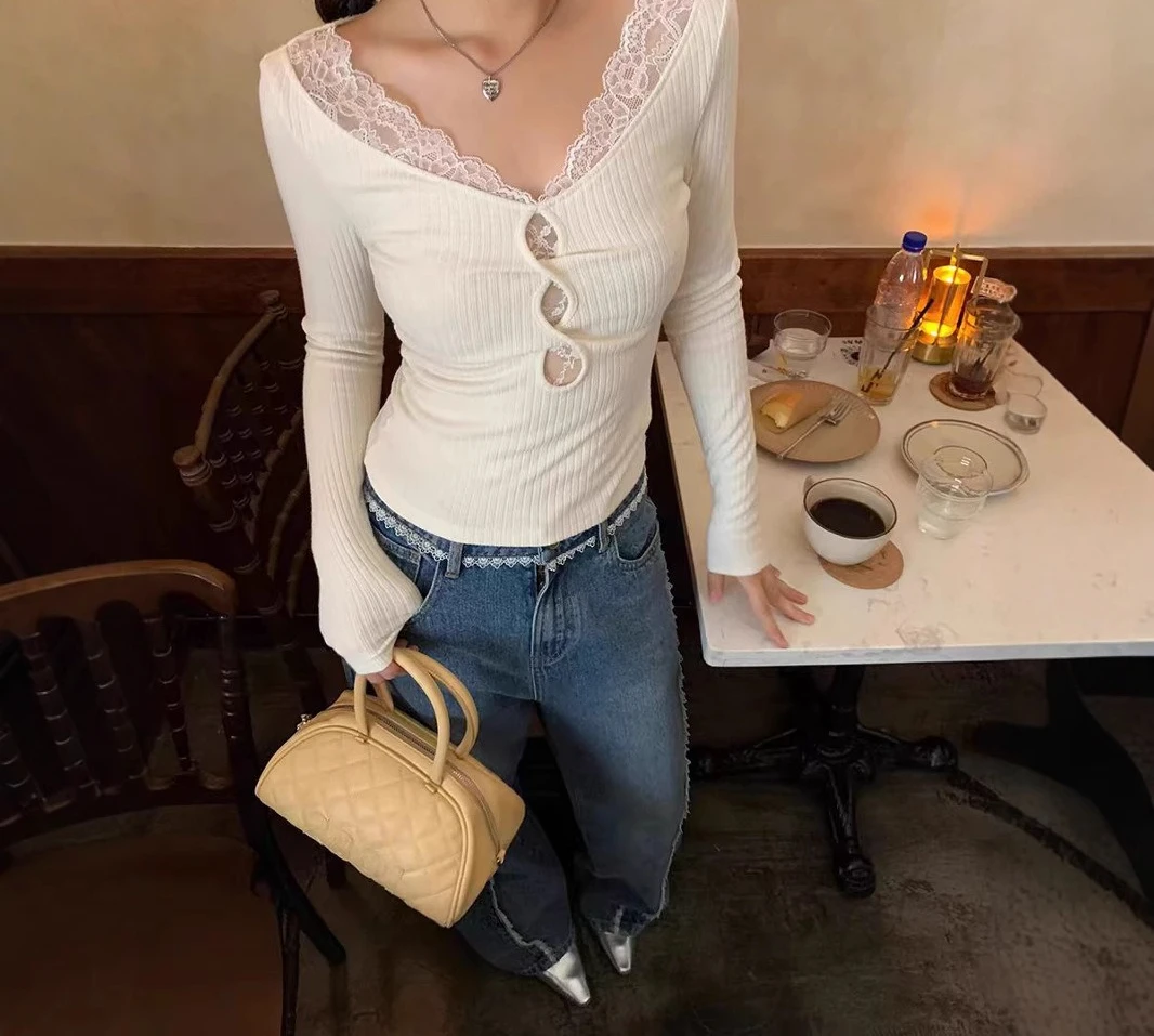 

Inner Base Shirt for Female Students, New Autumn and Winter High-end T-shirt, Short Lace Long Sleeved Slim Fit Top