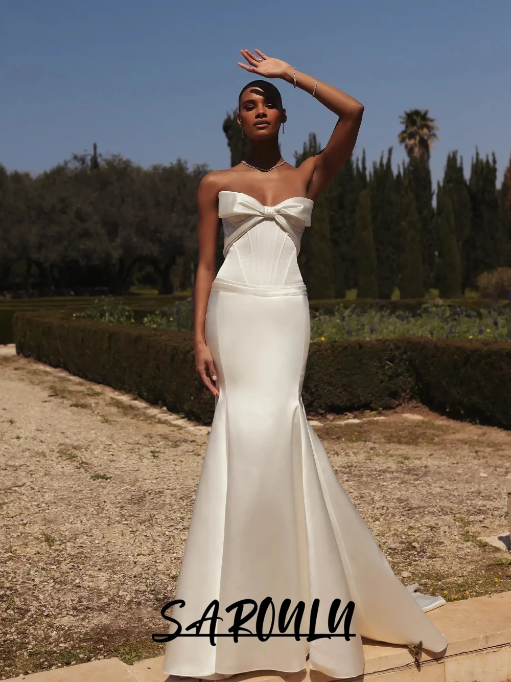 

Minimalist White Flowing Satin Mermaid Wedding Dress Strapless Bow Backless Bridal Gown For Garden Weddings Customized